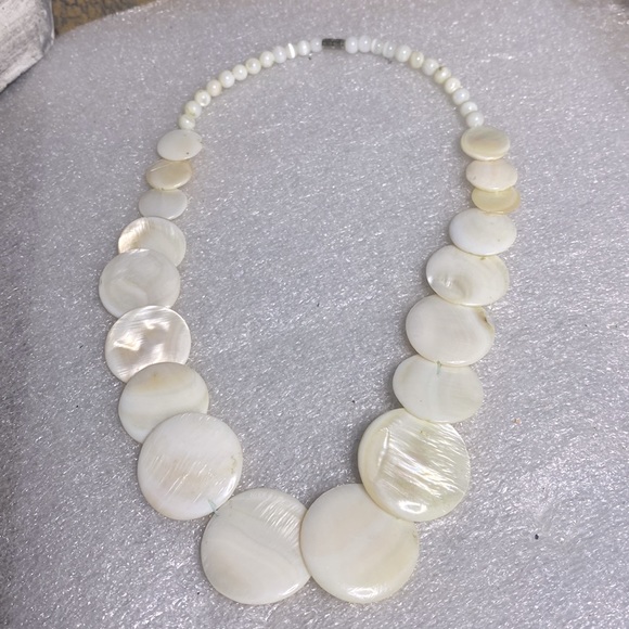 Source Unknown Jewelry - Circular white shell necklace